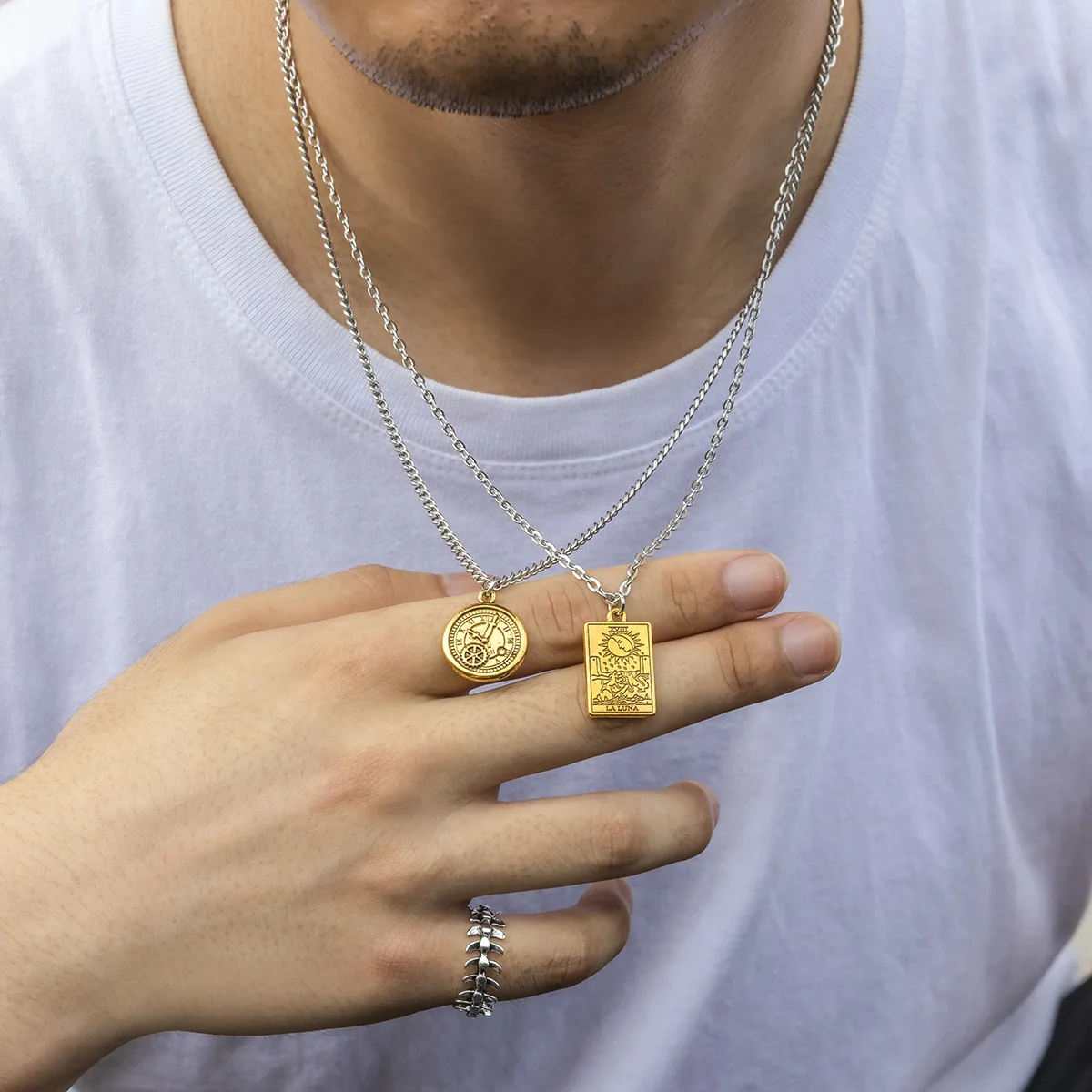 

Classic Round Square Pendant Necklace Men Double Layer Chain Necklaces For Men Gold Color Relief Link Chains Choker Jewelry Gift