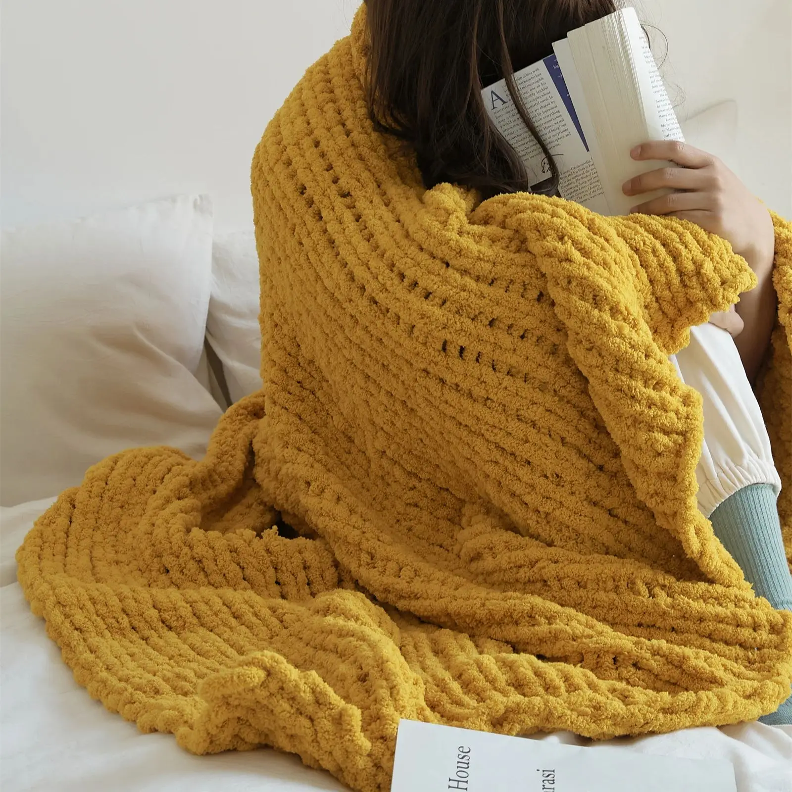 Одеяла из синели цвета белый бежевый серый желтый мягкий удобный диван-кровать