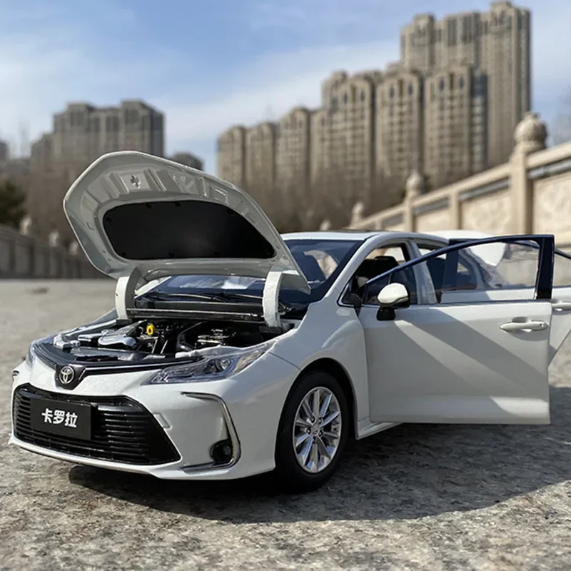 Модель автомобиля Toyota Corolla DIECAST в масштабе 1:18 из сплава