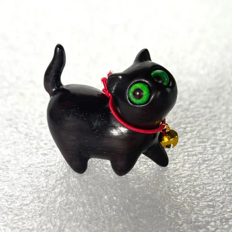 

Миниатюрная фигурка кошки, декор, милый деревянный зеленый глаз, котенок с наклонной головой, украшения для дома, настольные украшения, выпускной студенческие сувениры