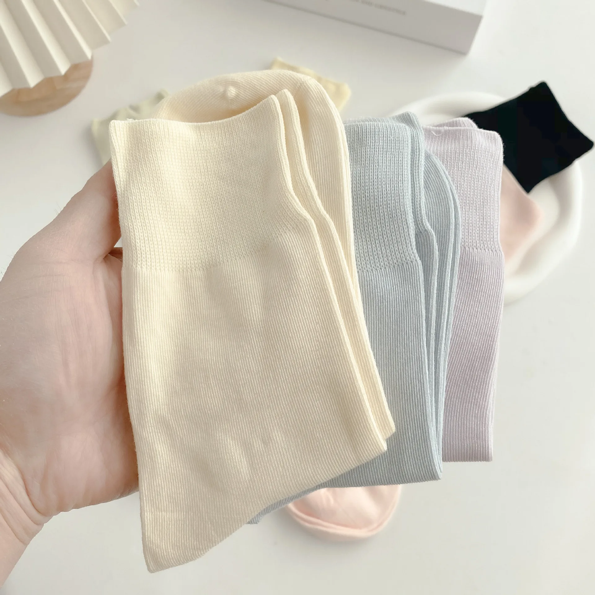 New High-Quality Solid Color Thin Cotton White Socks Simple Breathable Boneless Socks Spring Summer Mid-Tube Cotton Women Socks