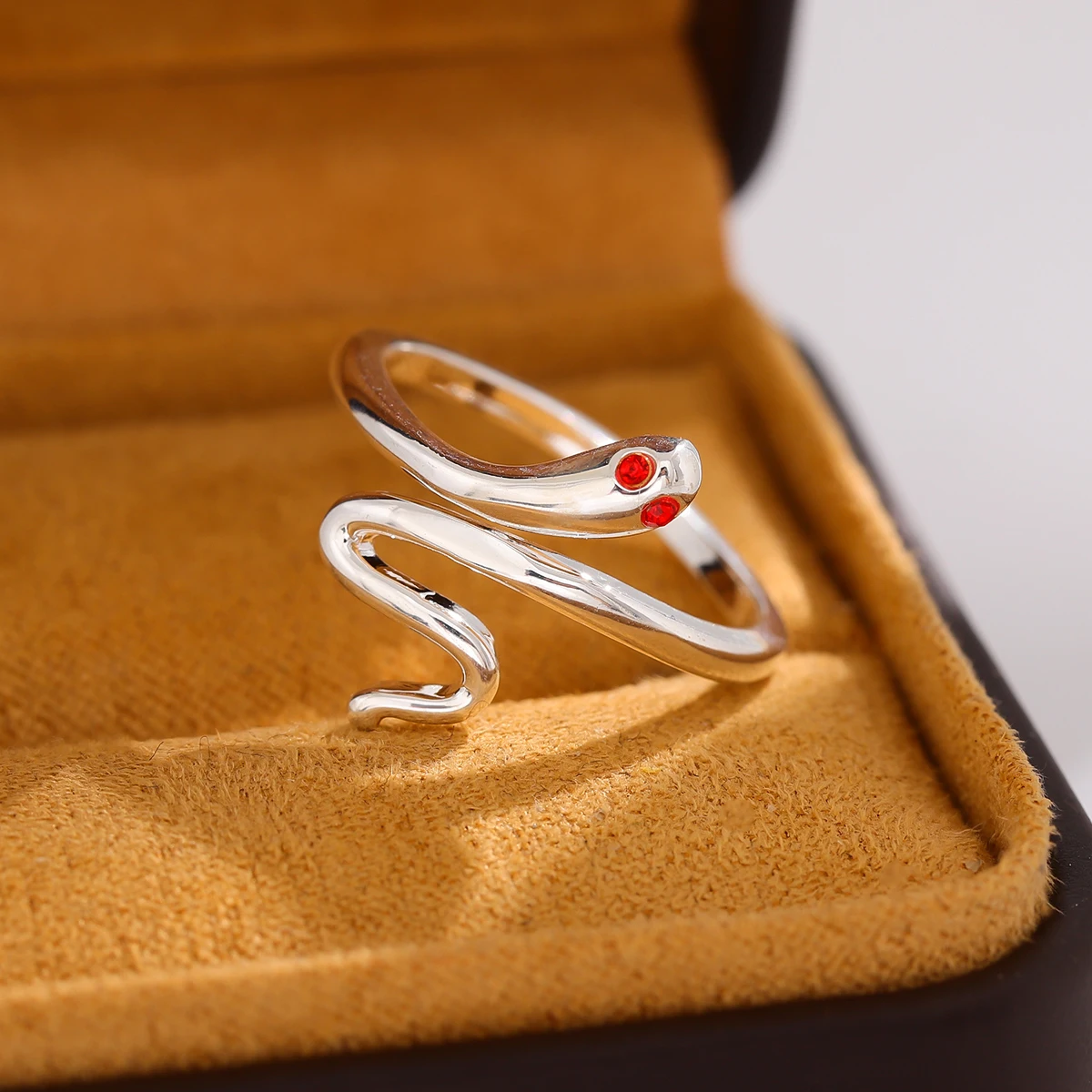 Модные открытые кольца в виде змеи из стерлингового серебра 925 пробы с красным