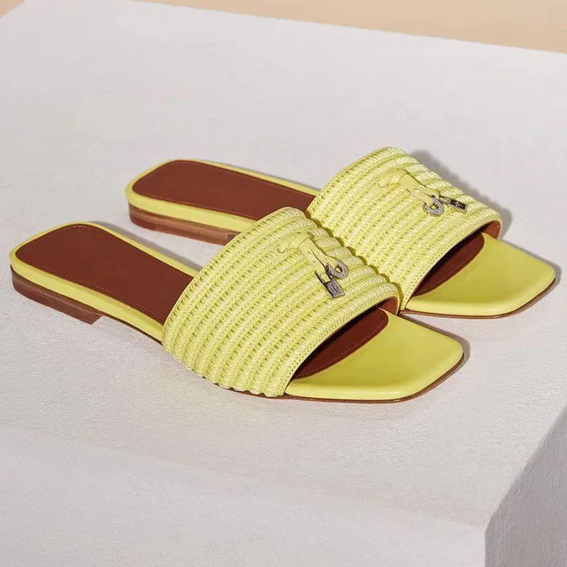 

Summer New Genuine Leather Electric Embroidery Luxury Buckle Middle Heel Comfortable Beach Resort Large Slippers