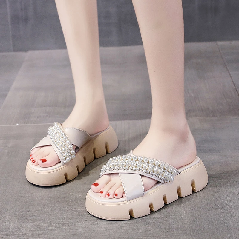 

Shoes Woman 2023 Slippers Flat Platform Med Shallow Pantofle String Bead Luxury Slides Summer New Designer PU Rubber Shoes Woman