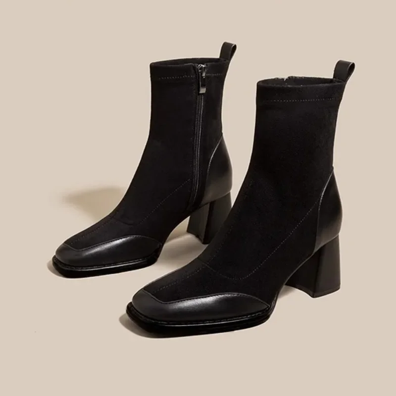 Модные короткие сапоги на толстом каблуке новинка зимы 2024 замшевые с квадратным