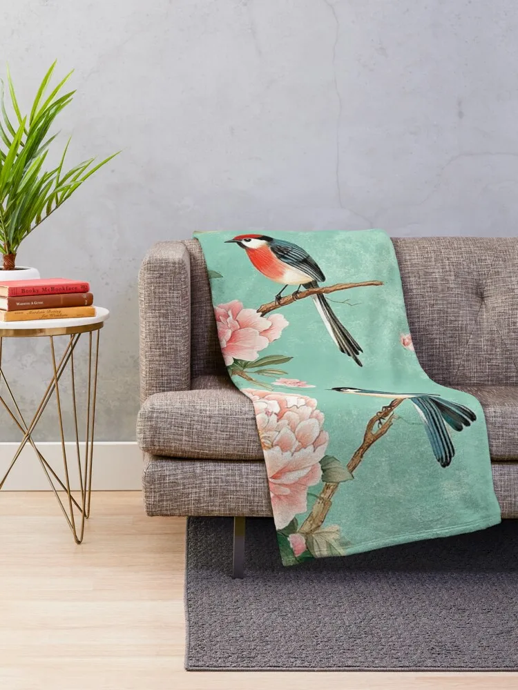 Cottagecore Chinoiserie с узором ботанических роз в шалфейно-зеленом от Noarus RainbowLand - одеяло