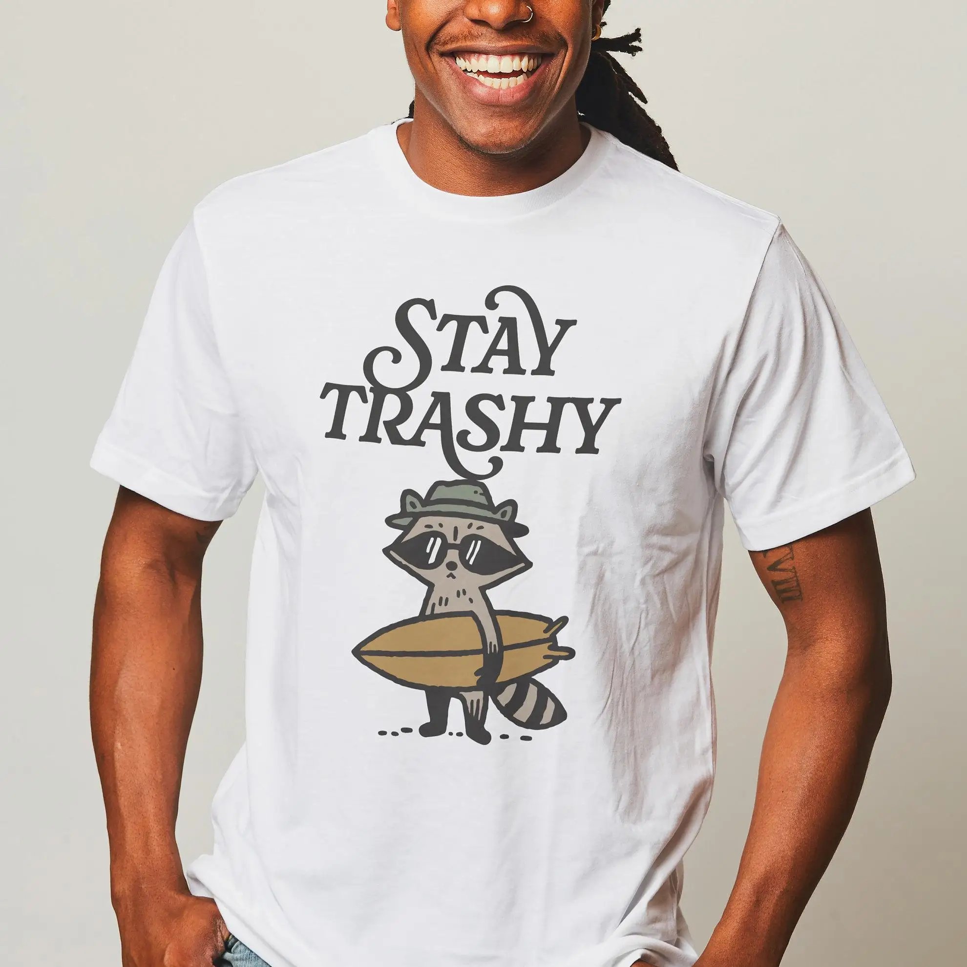 Забавная футболка с изображением енота Stay Trashy саркастический мем животными