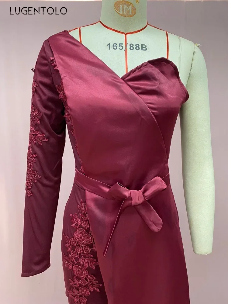 Женское пикантное платье облегающее коктейльное на одно плечо с аппликацией