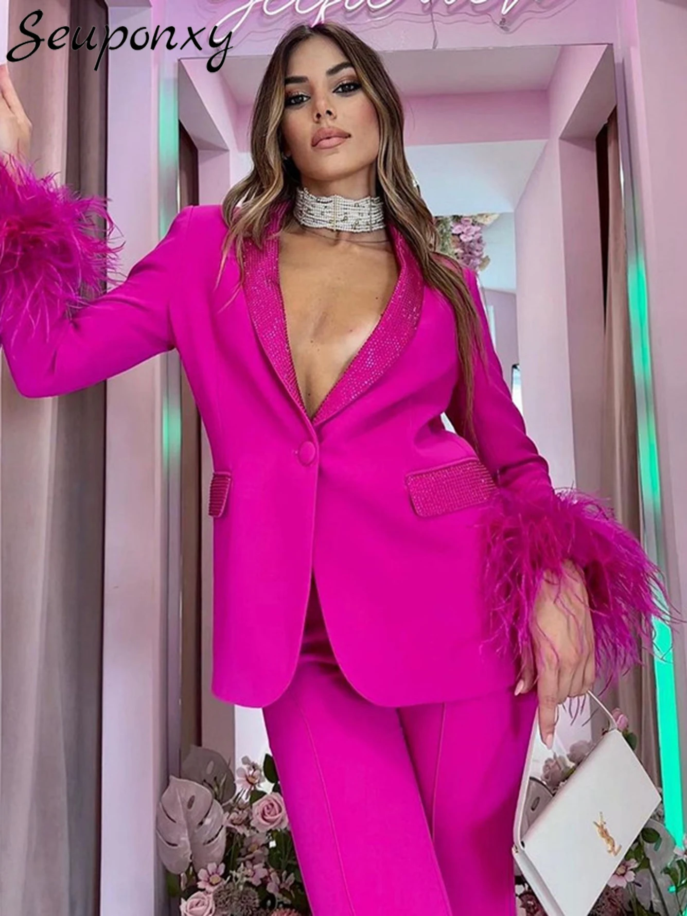 

Женский блейзер с V-образным вырезом, розово-красный приталенный Блейзер с длинным рукавом и перьями, уличная мода 2023