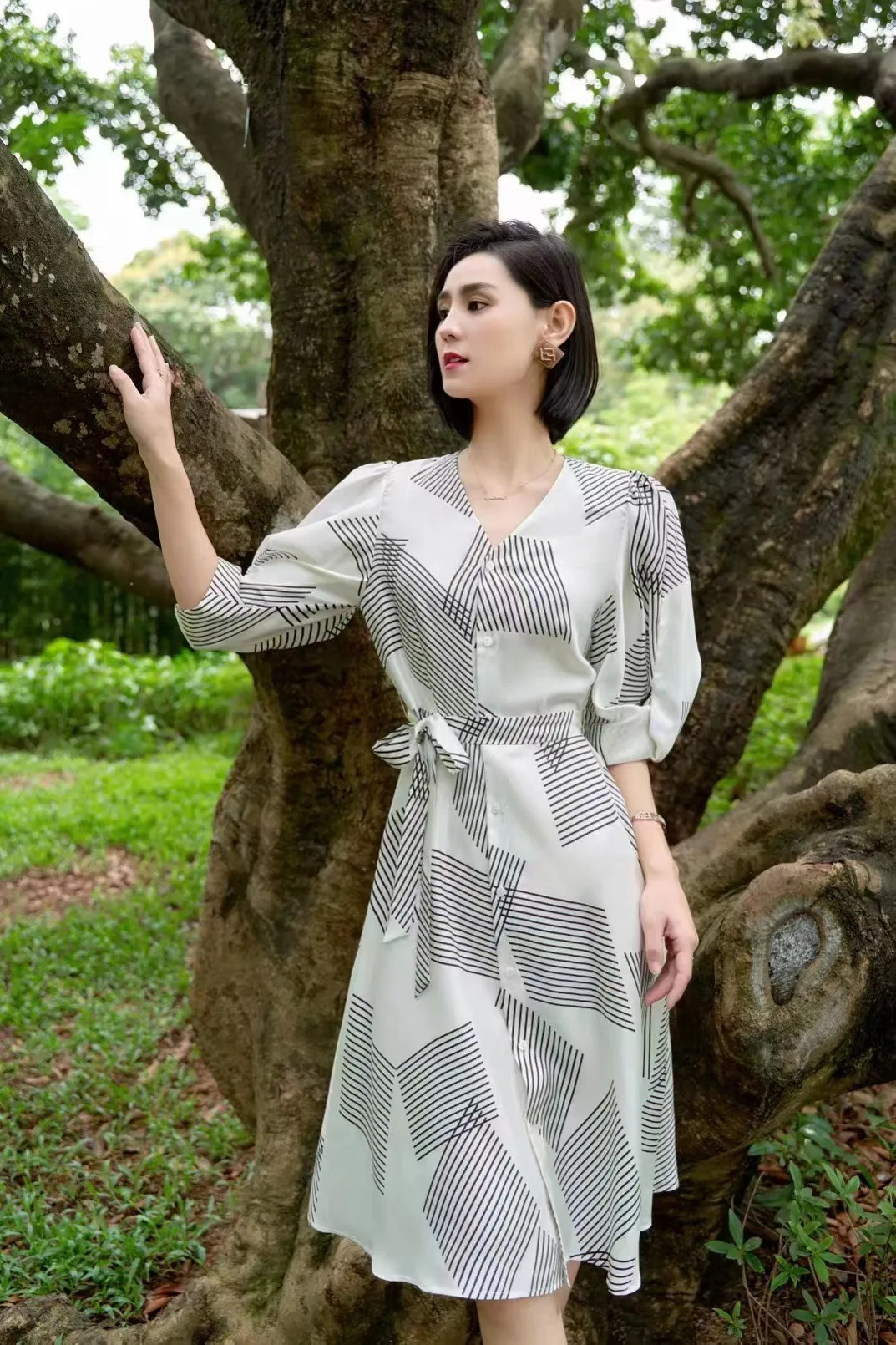 

2023 spring and summer women's clothing fashion new Square Striped Silk Twill Dress 0511