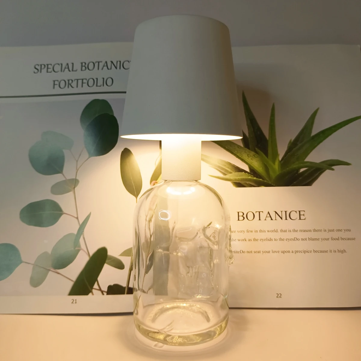 Перезаряжаемая лампа для бутылки с регулируемой яркостью и сенсорным