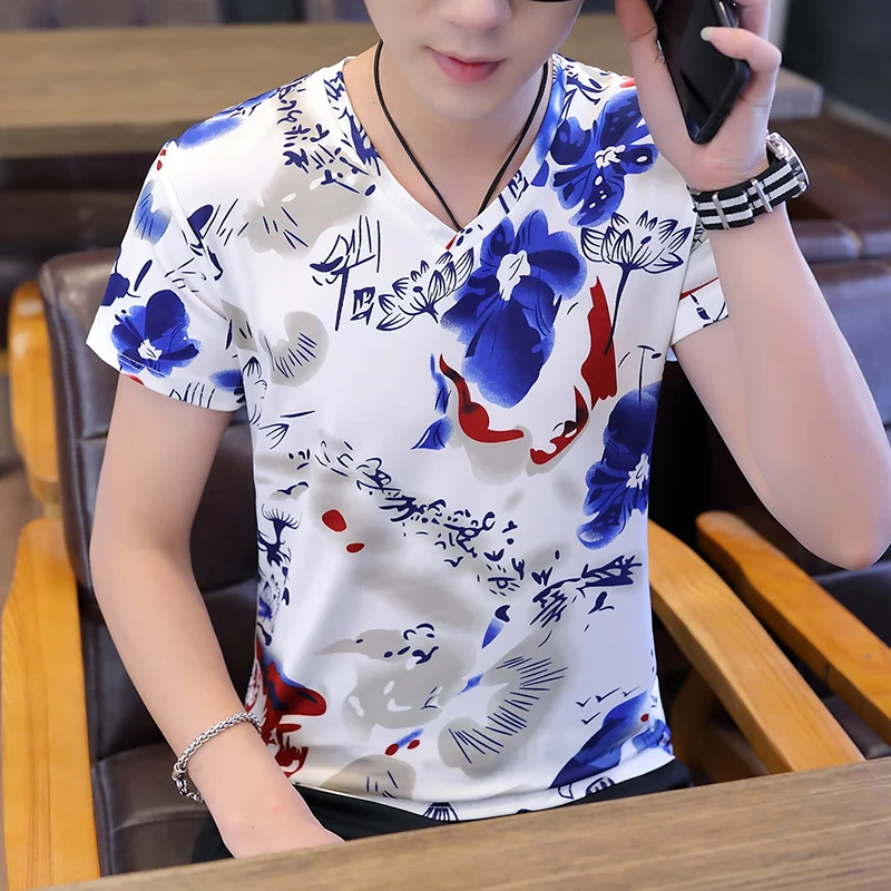 

2022 Summer New Ice Silk Print Short-sleeved T-shirt V-neck Korean Version Youth Slim Half-sleeve