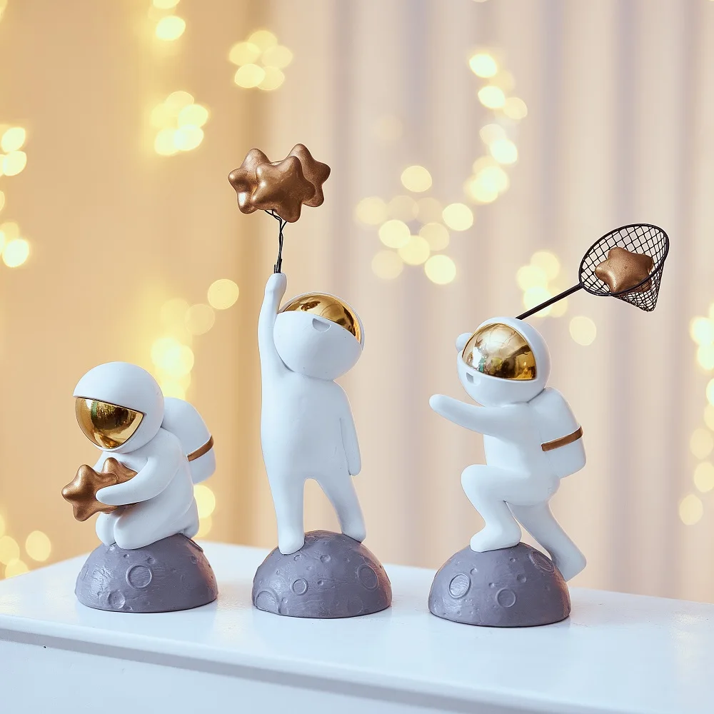 

Nordic Style Home Decoration Accessories Modern Cute Creative Astronaut Ornament Office Desk Accessories Living Room Docer Gift