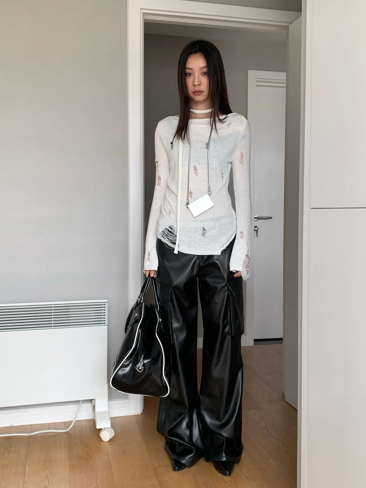 Женский пуловер с вырезами в стиле ретро ленивый рваный трикотаж облегающий крой