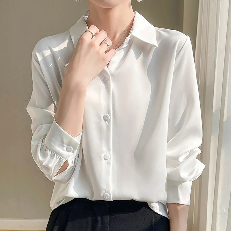 Новая молодежная универсальная блузка с воротником-поло на весну и осень