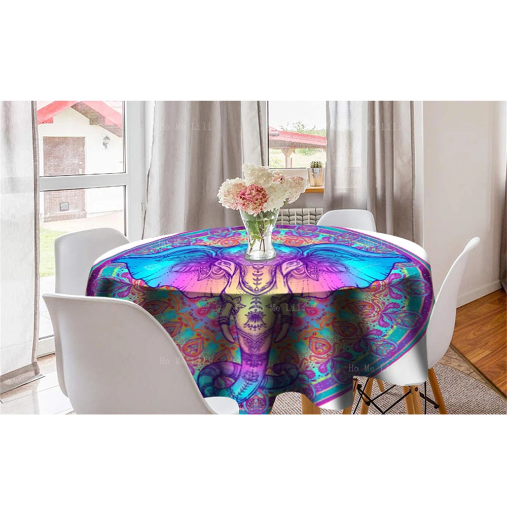 Летучая мышь вампир на фоне звезды и волшебных надписей Племенной Стиль слон над