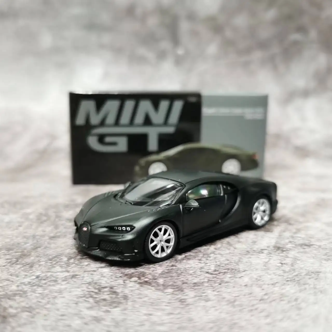 

MINI GT 1:64 Super Sport Chiron Alloy Die-Cast Model Car-Matt Black # 374 LHD