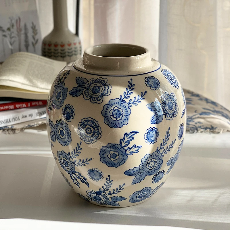 

Anmu Liangpin exports French country pastoral blue and white porcelain hand-painted ceramic ornaments vase.