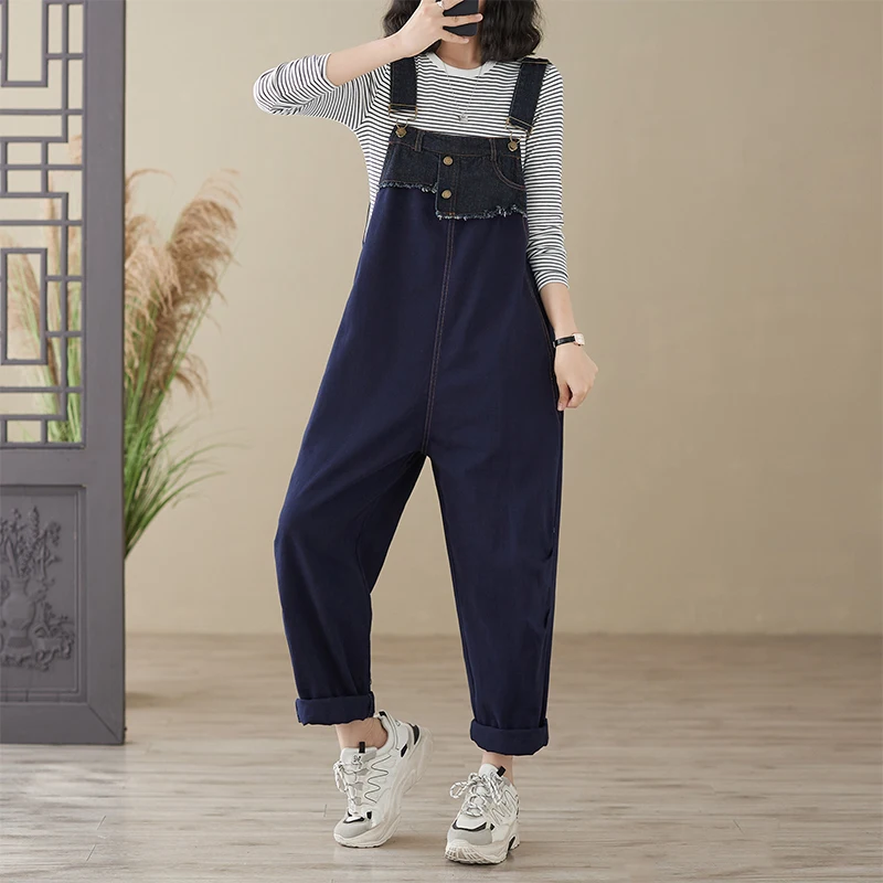 Комбинезон женский джинсовый свободного покроя с широкими штанинами и