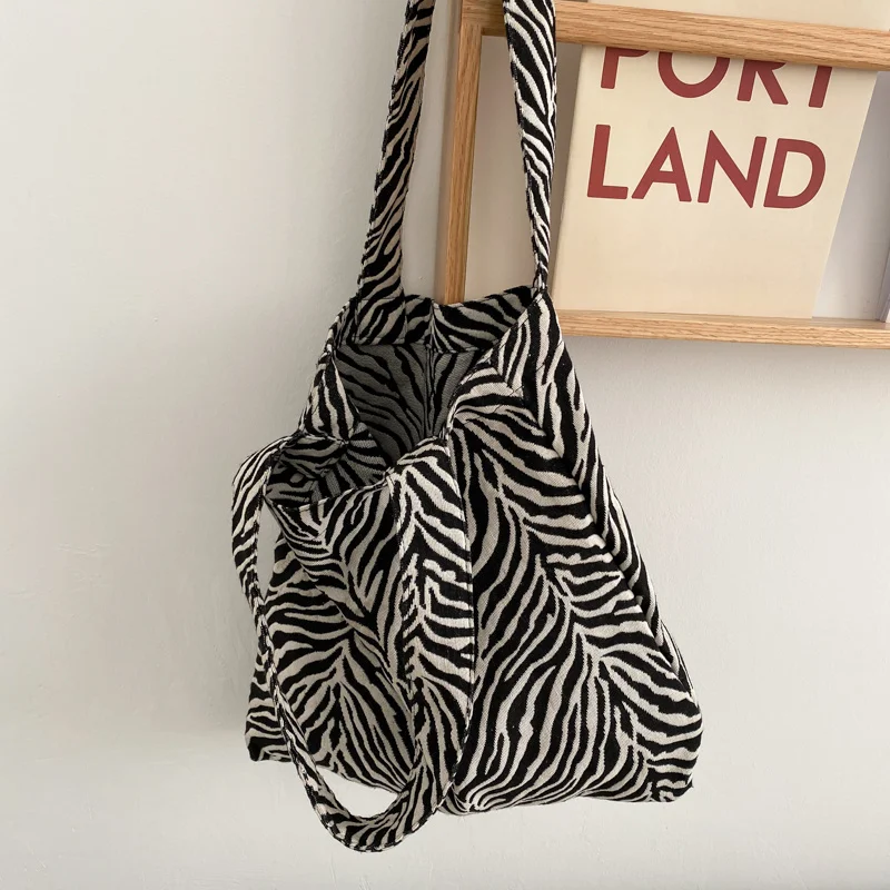 

Zebra Patterned Canvas Bag For Women's Trendy Tote Bag Large Capacity Shoulder Bag For Women Shopper Handbags Shoulder Handbags