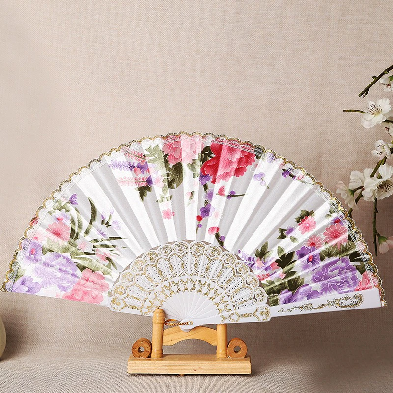 

Китайский складной шелковый веер с золотым краем