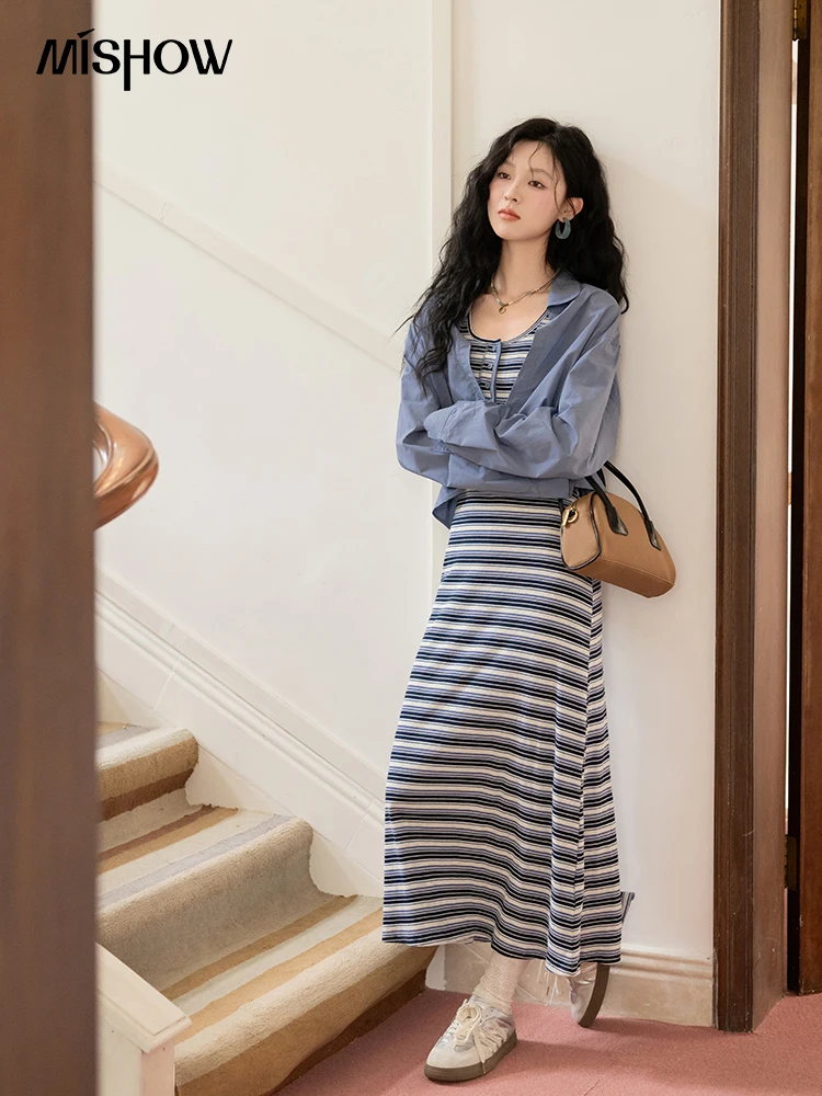 Женское трикотажное платье в полоску с круглым вырезом