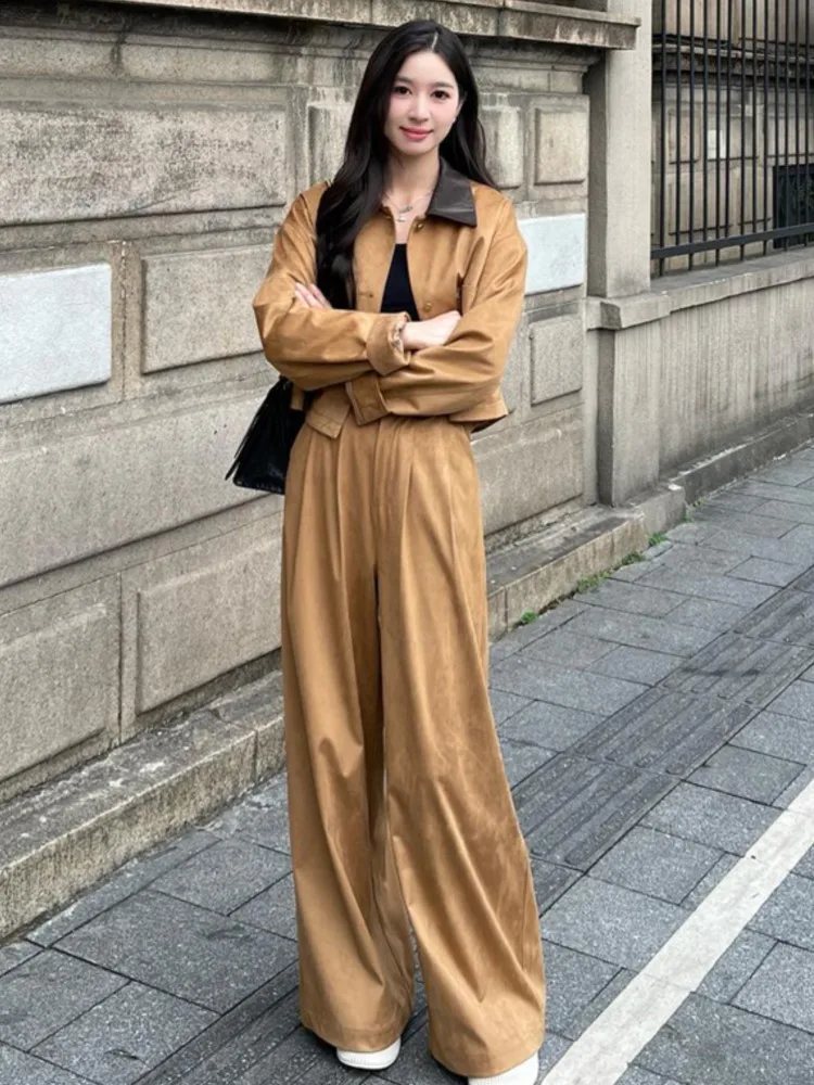 Женский костюм из двух предметов однобортный короткий пиджак с отложным