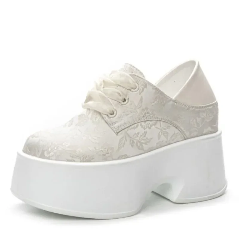 Туфли на танкетке из джинсовой ткани с принтом 11 см массивные кроссовки