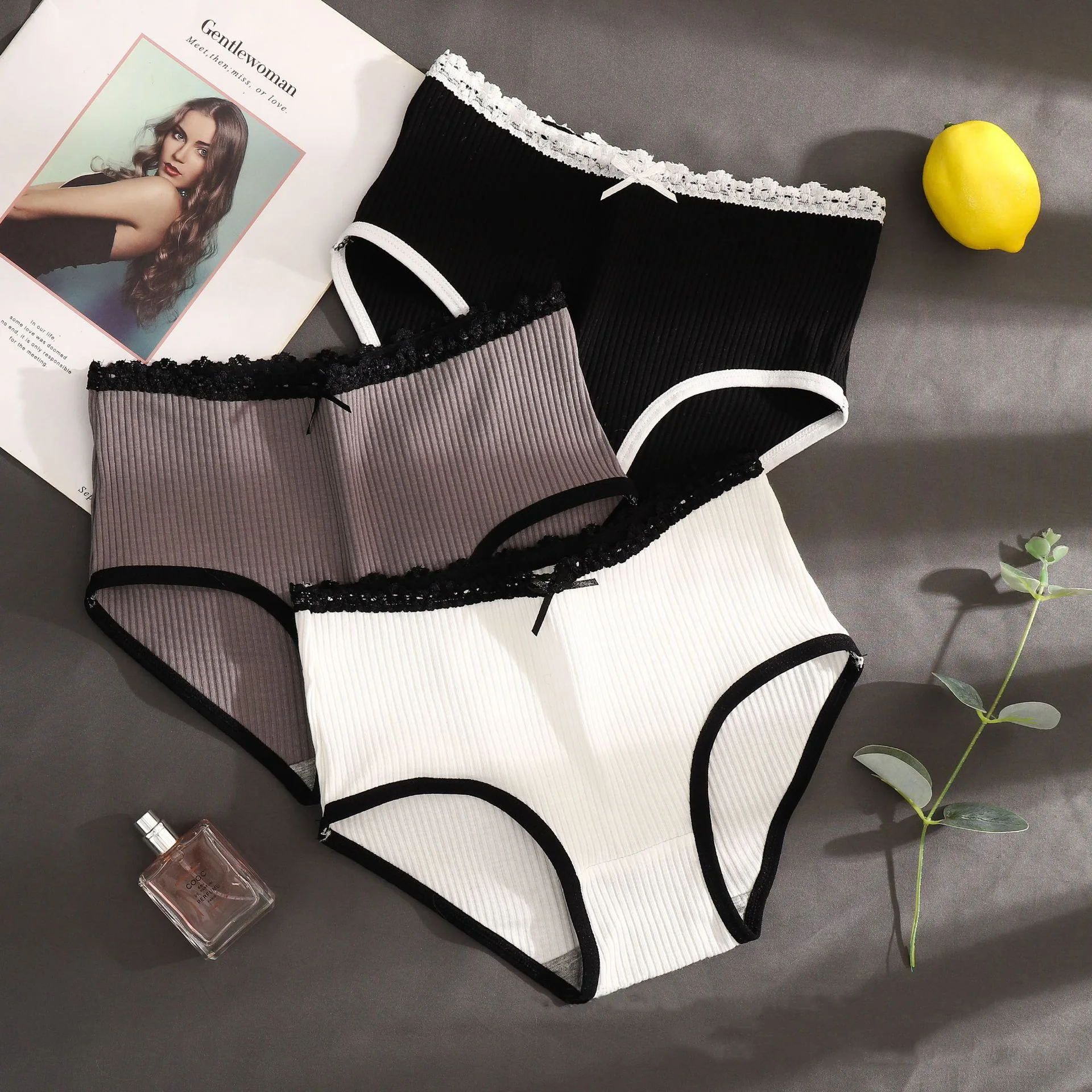 

Panties Ladies Breathable Mid Waist Girls Cotton Crotch Panty Antibacterial Sexy Seamless Lace Briefs Ladies New