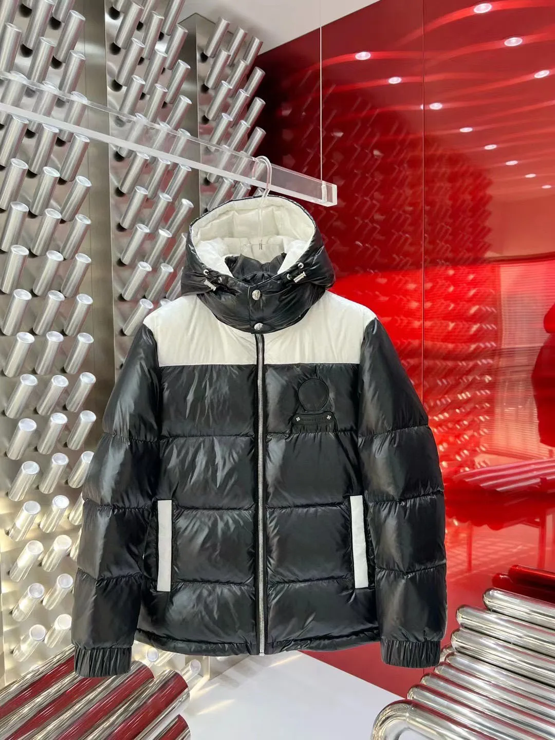 

Winter 95 White Duck Down Stitching Pasted Leather Horseshoe Cross Sanskrit Print Casual Men's And Women's Thickened High Qualit