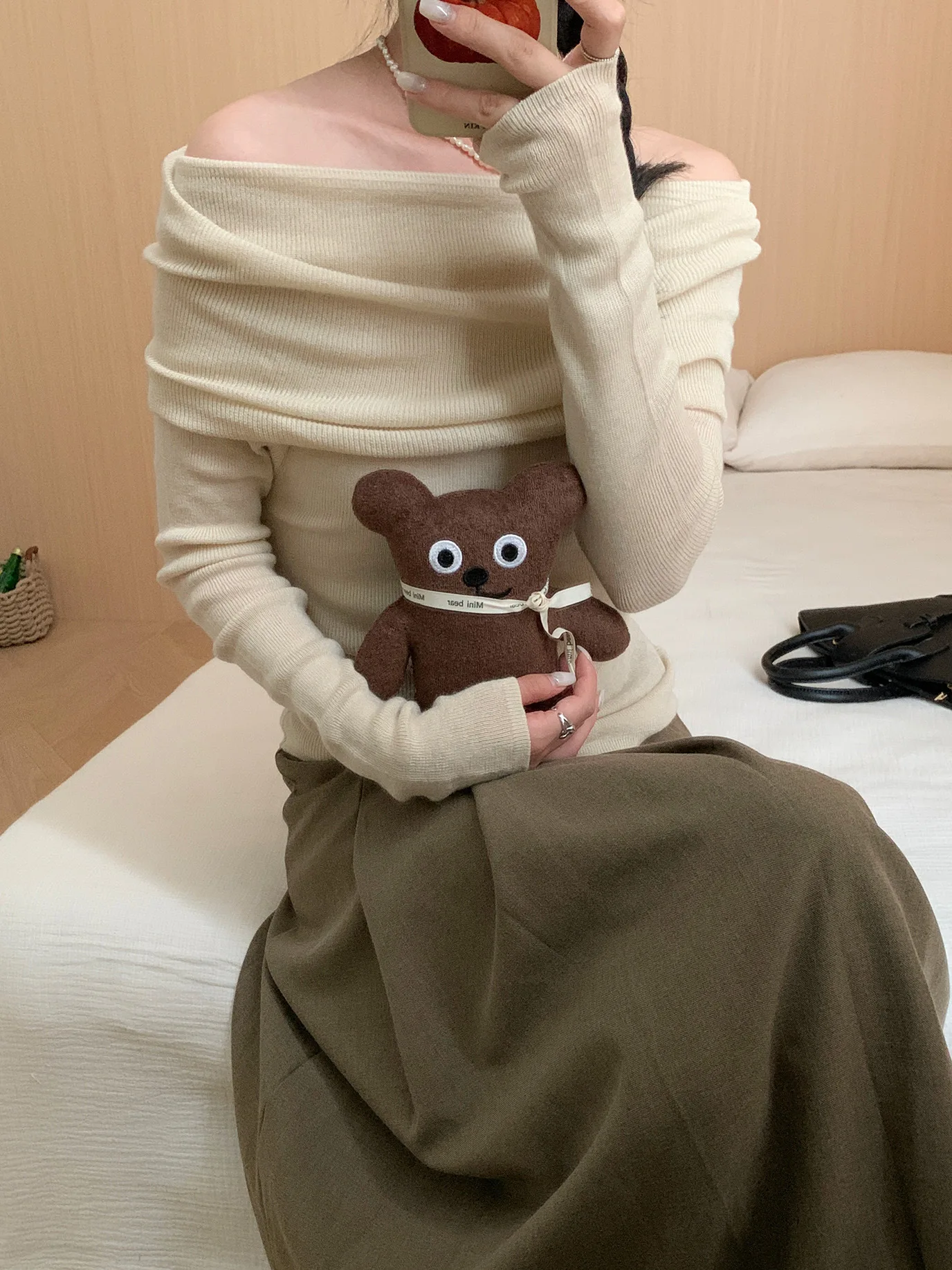 

Футболка женская трикотажная с длинным рукавом и воротником-стойкой