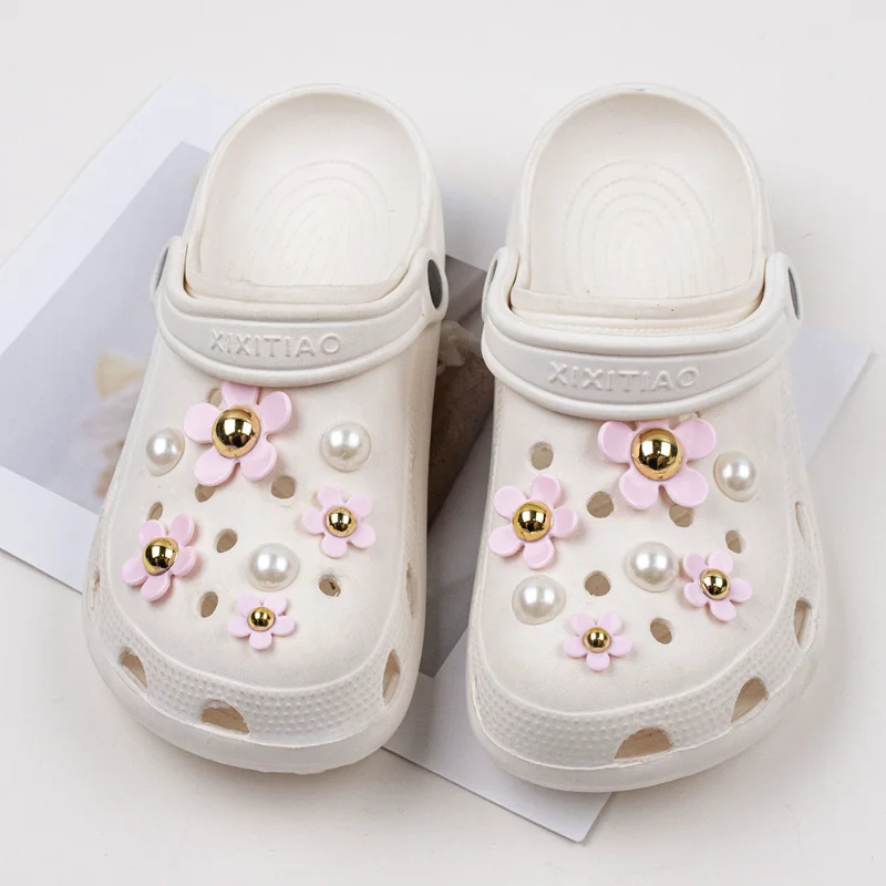 

Lovely Flowers DIY Croc Charms Designer Whole Set Quality Garden Shoe Decorations Elegant Women Croc Accessories Fashion Trend