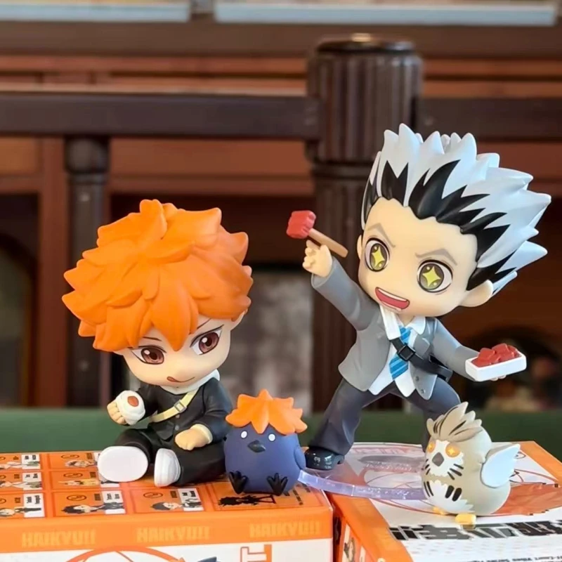 Фото Оригинальный POP MART HAIKYU!! Серия OFF-COURT VIBES: Сюрприз-бокс, фигурка-украшение для сумки, декор для дома, настольная загадочная коробка, игрушки-сюрпризы, кукла №1