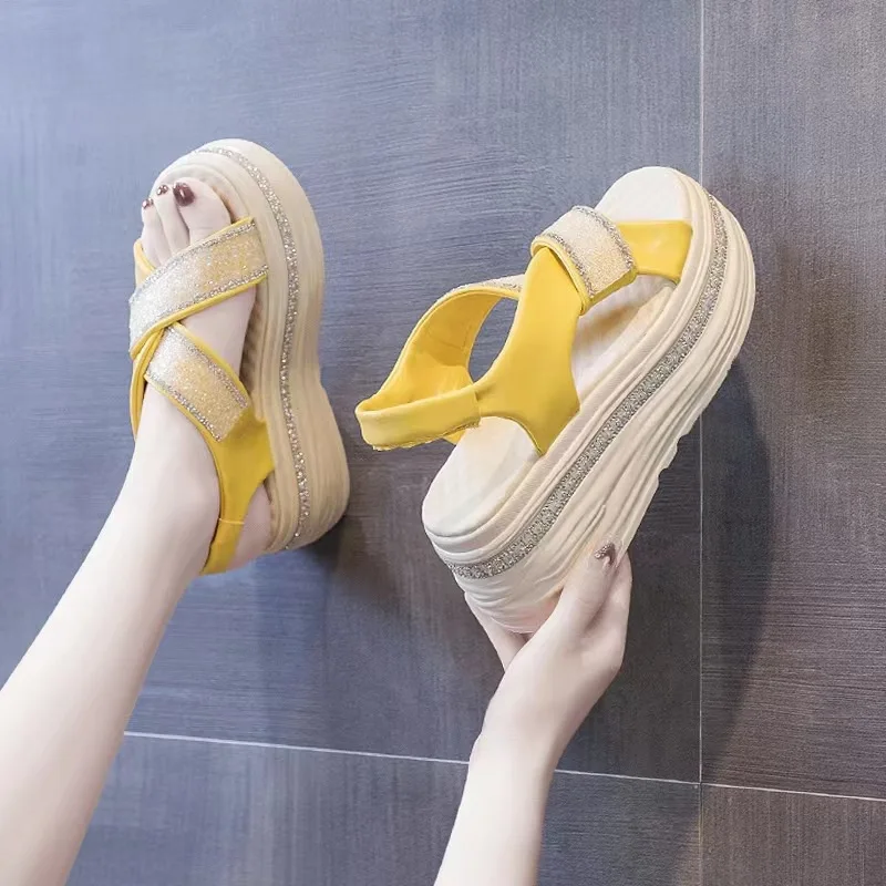 

Сандалии римские на толстой подошве, с открытым носком, увеличивающие рост