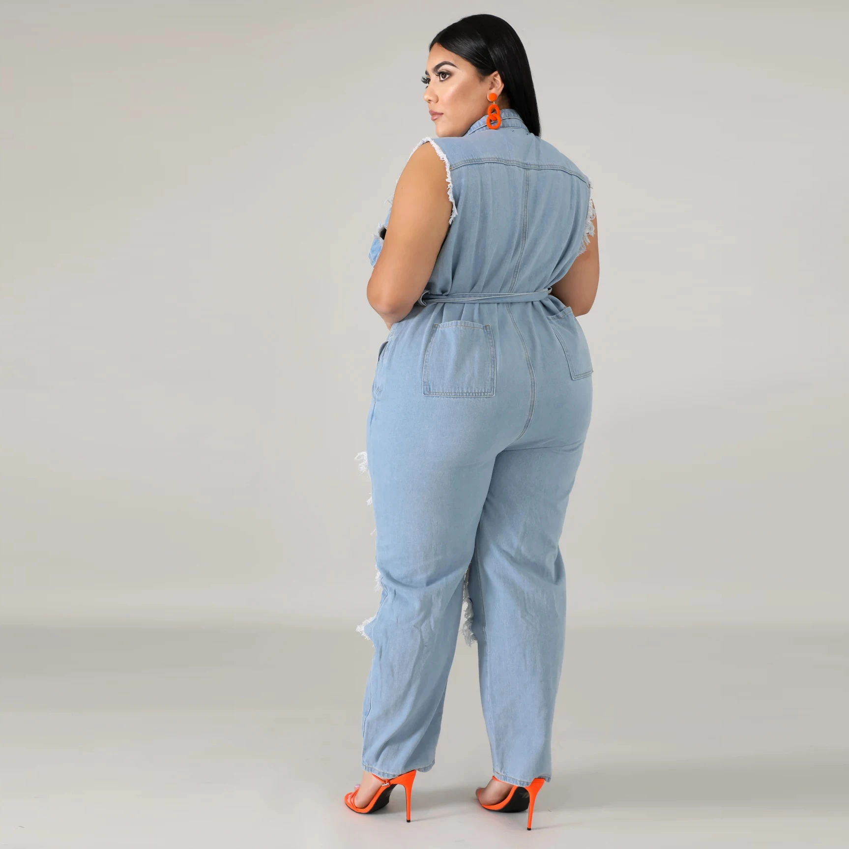 Рисунок 4 - Женский джинсовый комбинезон