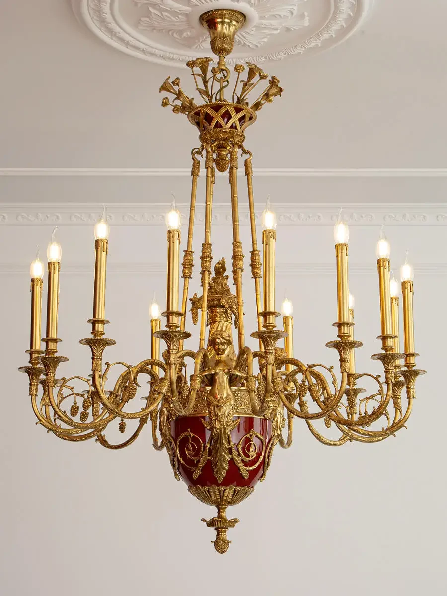 Лестница длинная люстра дуплекс гостиная большая вилла в европейском стиле