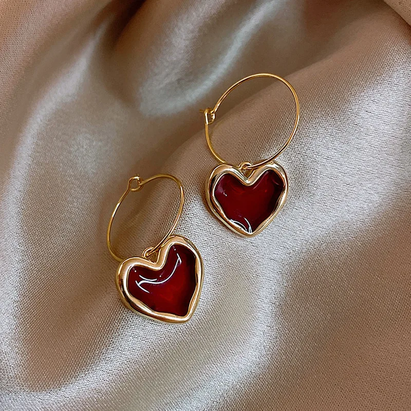 

Słodki Bordowy Emalia Serce Kolczyki Dla Kobiet Złoty Kolor Metal Love Heart Kolczyki Wiszące Biżuteria W Stylu Vintage