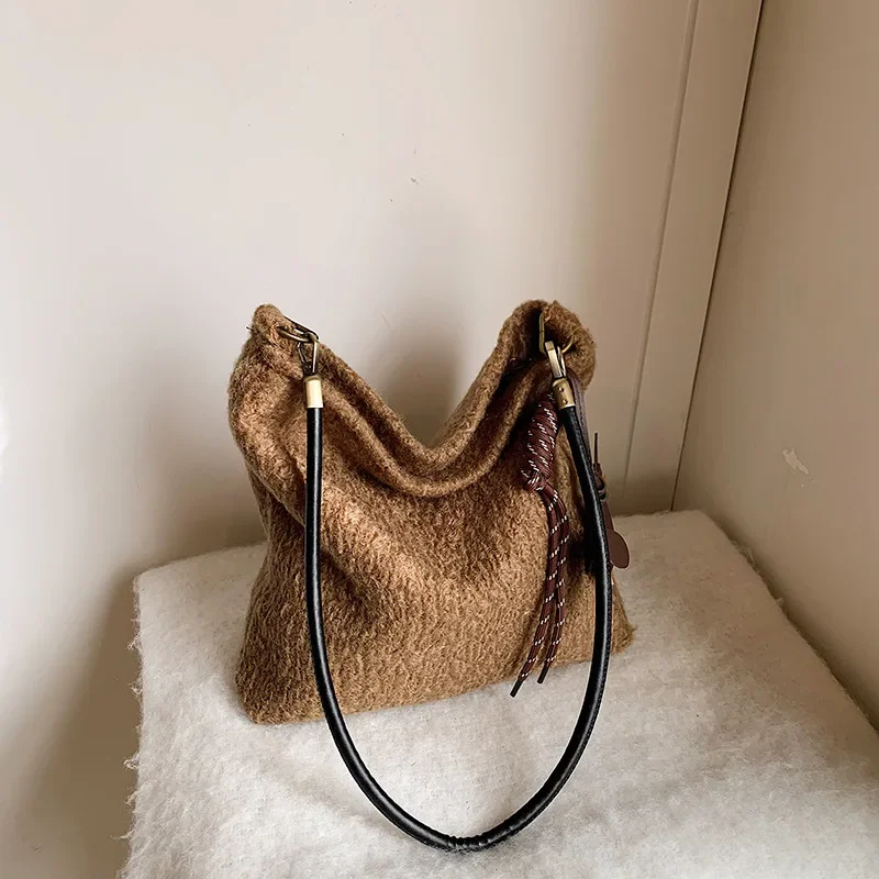 Осень-зима 2023 новая сумка через плечо шерстяная большой вместимости женская