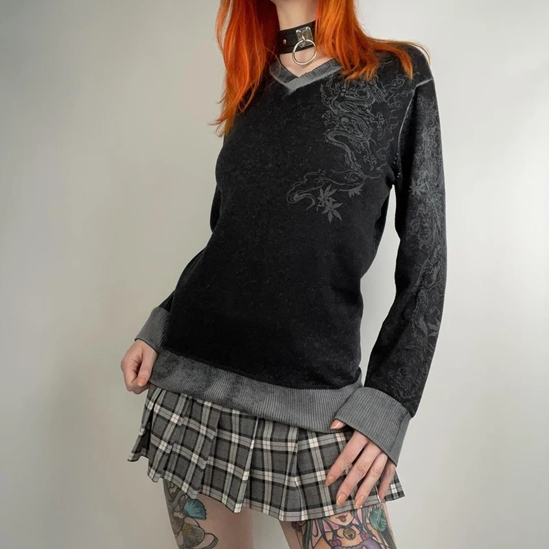 

Женская футболка с длинным рукавом, V-образным вырезом и графическим принтом