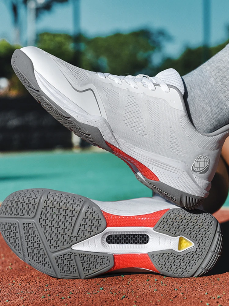 Unisex Professional Badminton Shoes 2022 New Mesh Breathable Carbon Plate Bottom Man and Women Students Lightweight Tennis Shoes