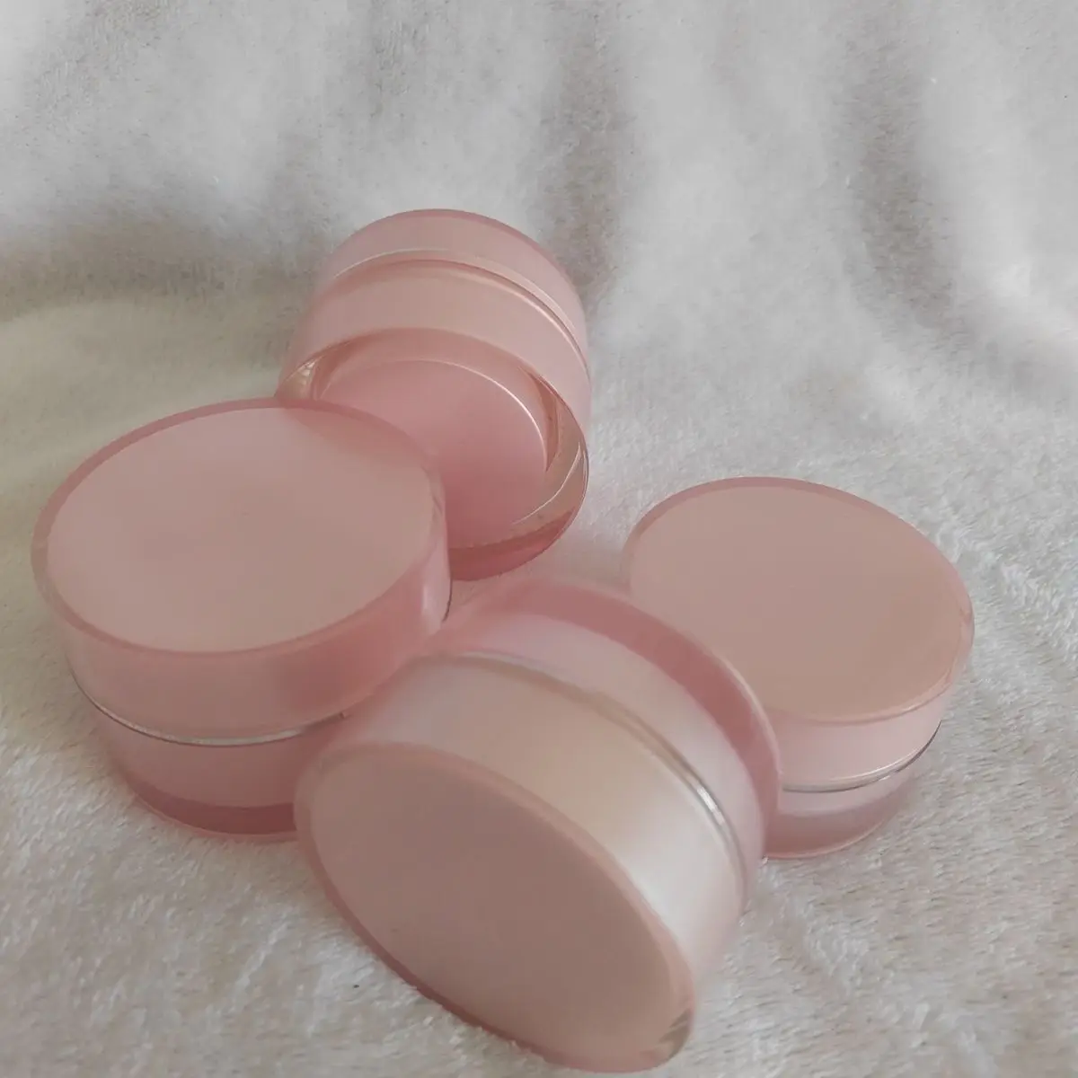 Розовая акриловая банка 50г