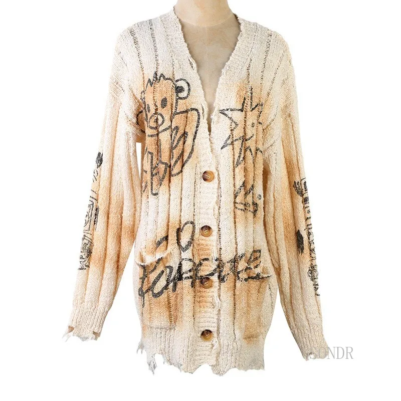 Трикотажный кардиган Тедди с граффити и надписью потертым дырками в стиле ретро