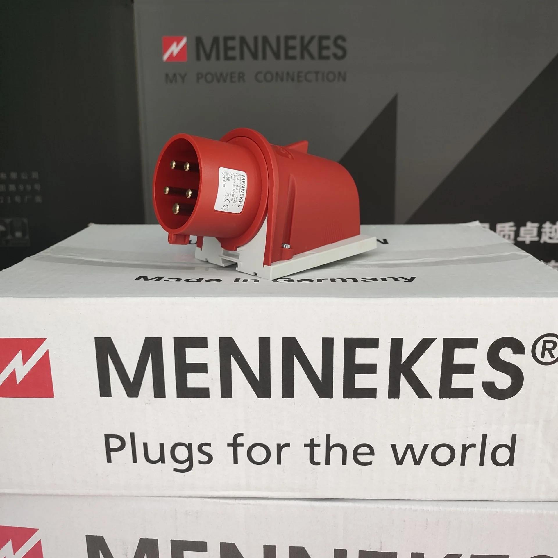 Фото Промышленная розетка MENNEKES, накладная розетка IP44, артикул 1137A №3