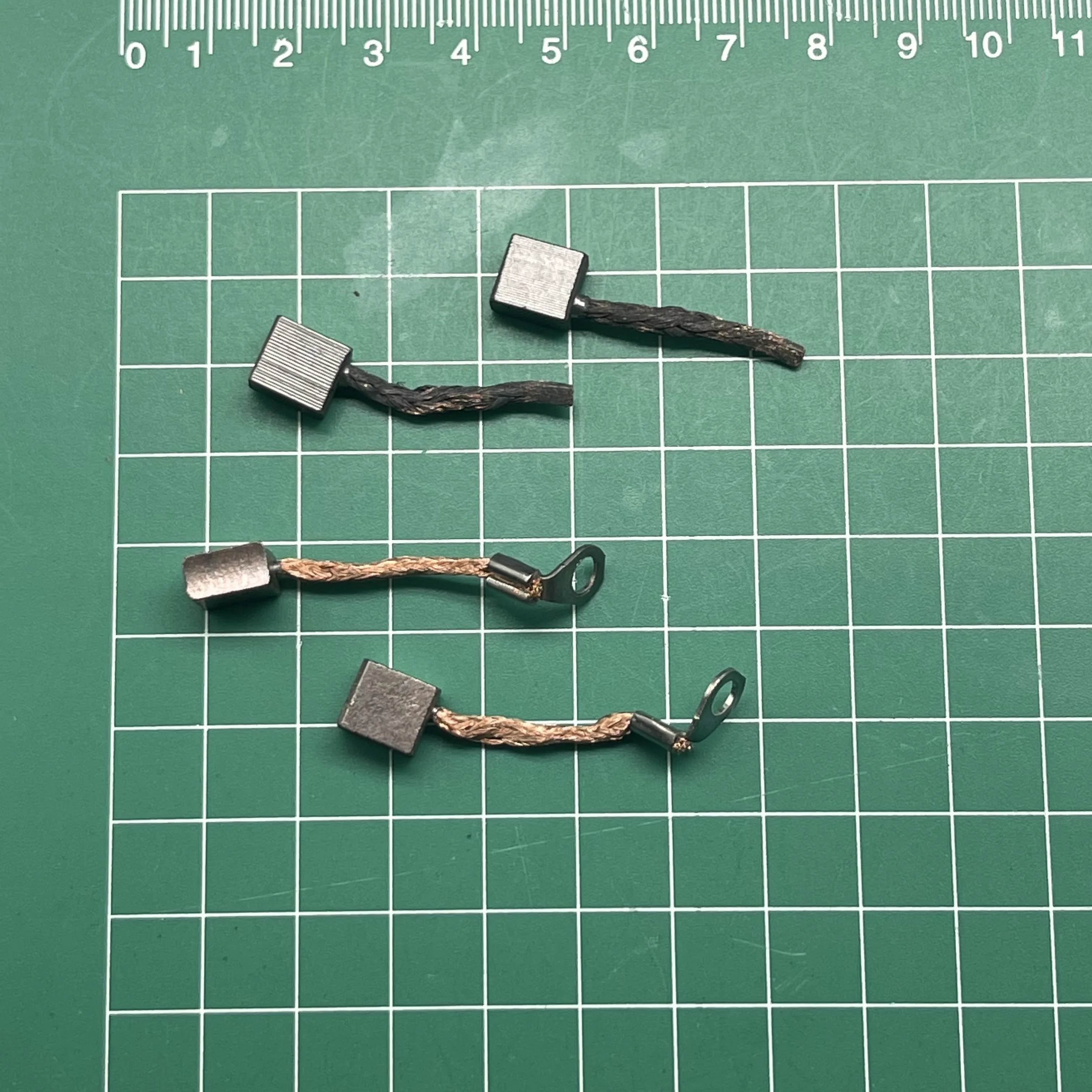 Carbon Brush for Motorcycle GY6-125 Princess 100 GS125 GN125 CBT125 DY100 Starter Motor