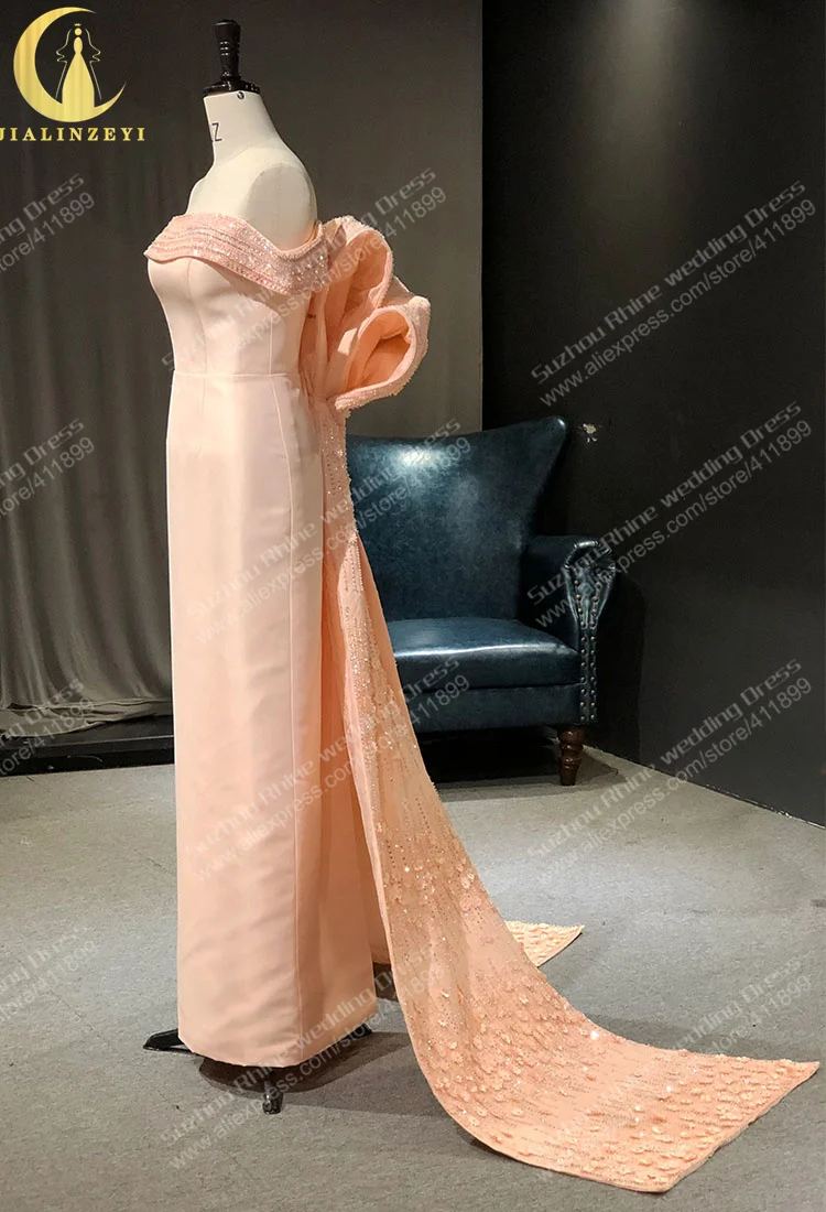 Рисунок 4 - Женское платье с открытыми плечами