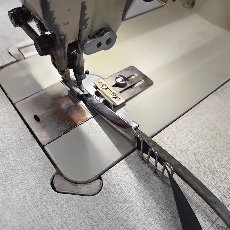 Синхронная машина для вытягивания швов автомобиля