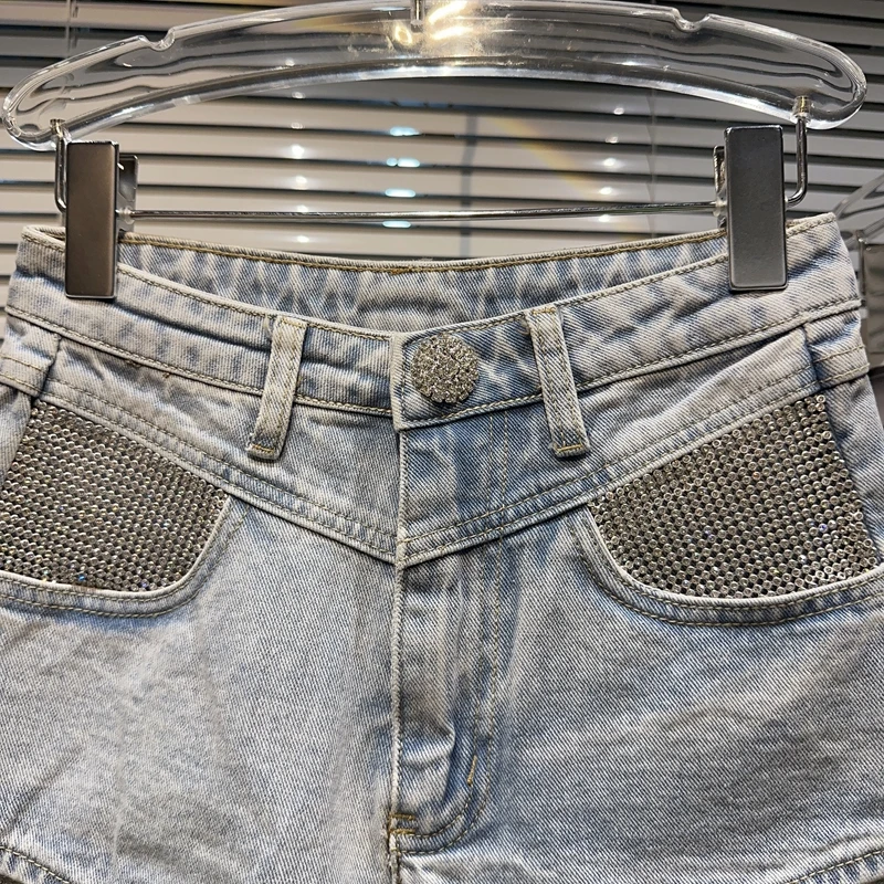 Womens Shorts 2023 Spring and Summer New Hot Girl Diamond Pocket Leak Design Three-Point Denim Shorts Female Booty Shorts