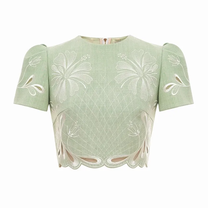Женский модельный костюм с цветочной вышивкой зеленый короткий топ круглым