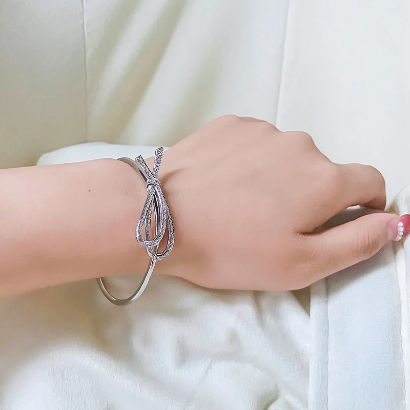 

Женский двойной браслет из серебра 2022 пробы с высокоуглеродистыми бриллиантами