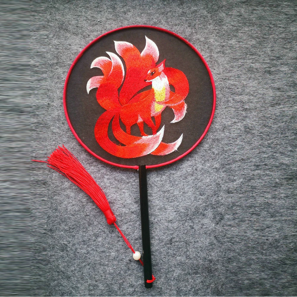 Двухсторонний вентилятор с вышивкой лисицы кисточками означает удачу Qipao Tang